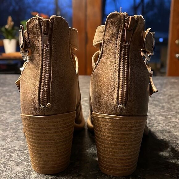 Qupid Ankle Booties Strappy cutout plus back zipper very cool expensive looking - Picture 4 of 7